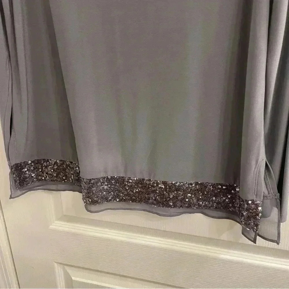 Long Sleeve Blouse With Sequins Detailing At The Bottom - Picture 6 of 7